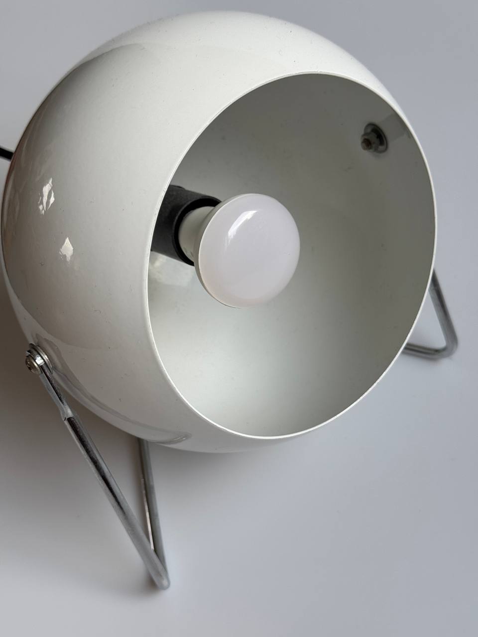 Vintage White Space Age “Eye Ball” Desk/Table Lamp